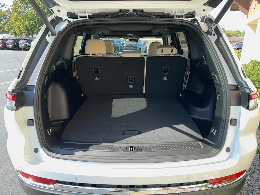 new 2025 Jeep Grand Cherokee car, priced at $41,665