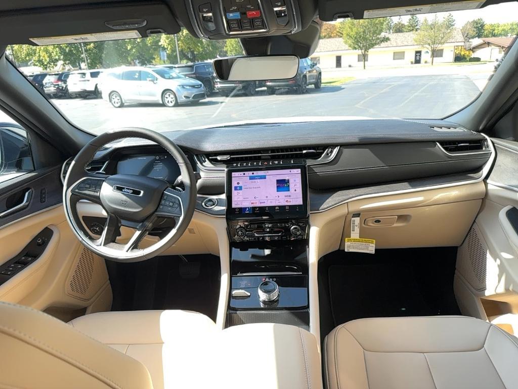new 2025 Jeep Grand Cherokee car, priced at $41,665