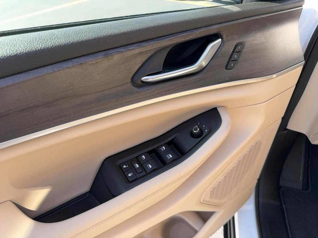 new 2025 Jeep Grand Cherokee car, priced at $41,665