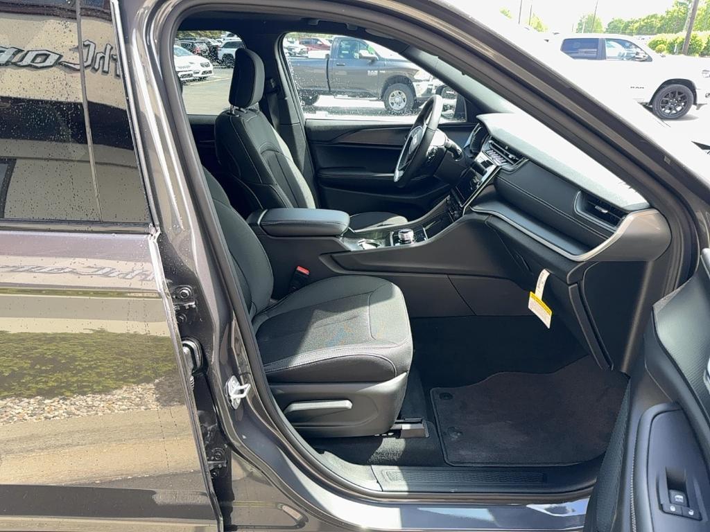 new 2025 Jeep Grand Cherokee L car, priced at $43,424