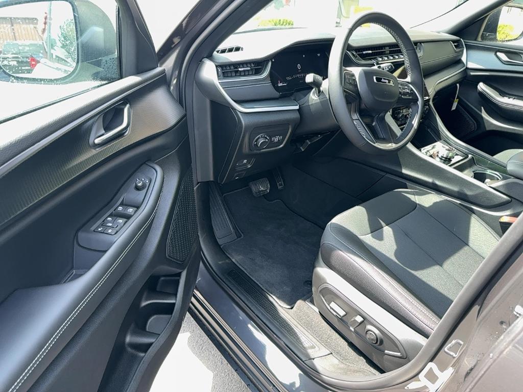 new 2025 Jeep Grand Cherokee L car, priced at $43,424
