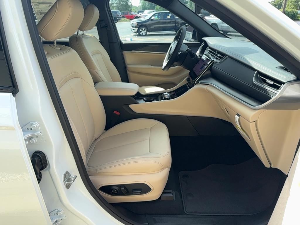new 2025 Jeep Grand Cherokee L car, priced at $47,437
