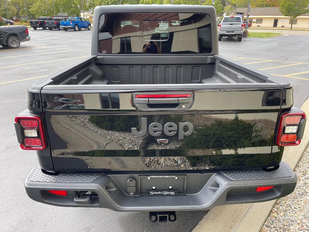 new 2025 Jeep Gladiator car, priced at $47,003