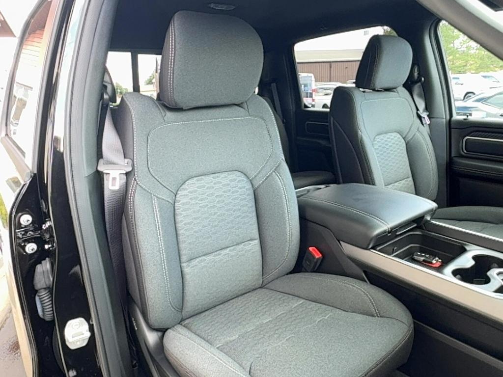 new 2025 Ram 1500 car, priced at $41,564