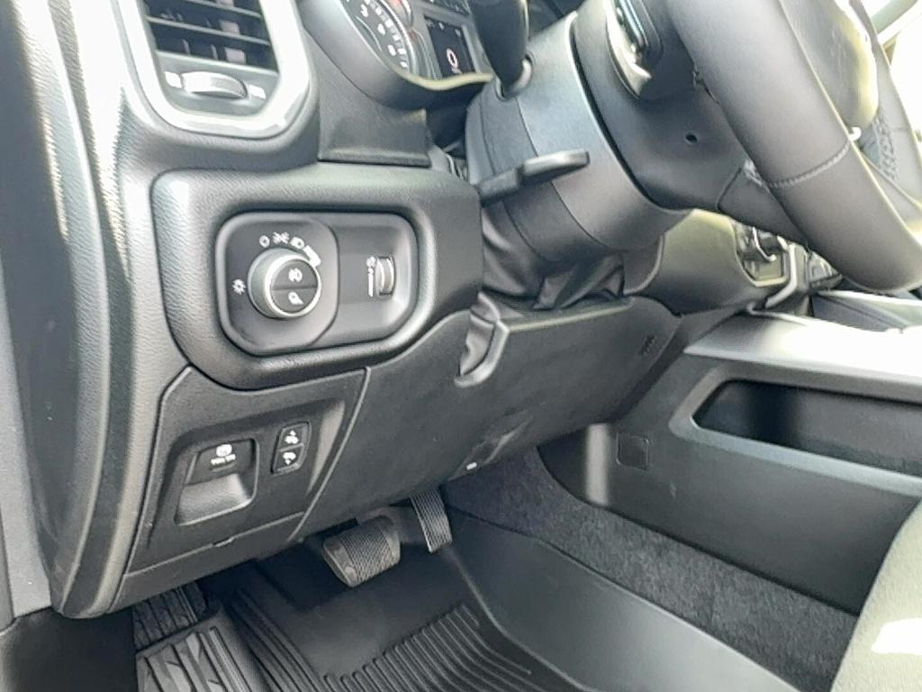 new 2025 Ram 1500 car, priced at $41,564