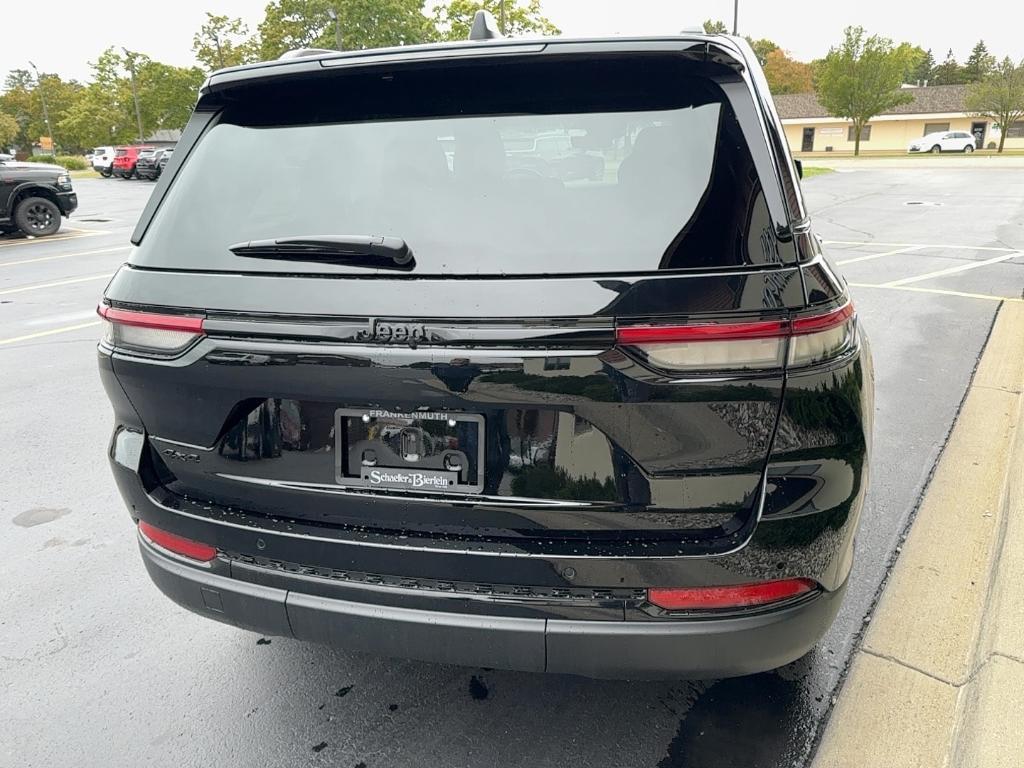 new 2025 Jeep Grand Cherokee car, priced at $37,224