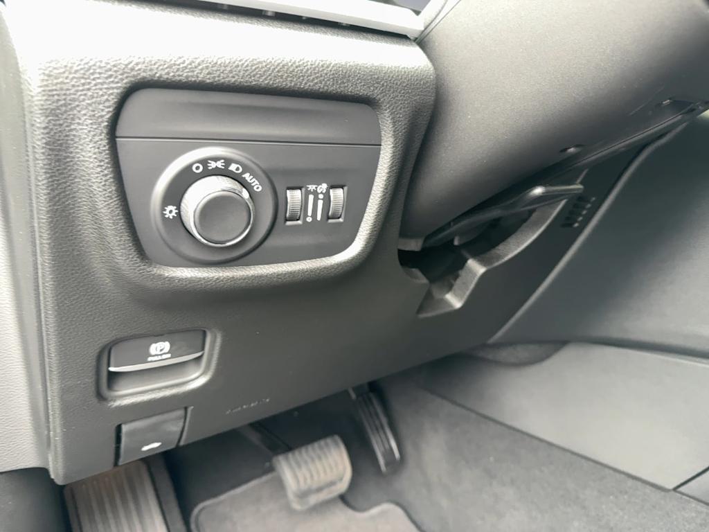 new 2025 Jeep Grand Cherokee car, priced at $37,224