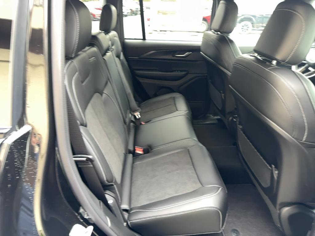 new 2025 Jeep Grand Cherokee car, priced at $37,224