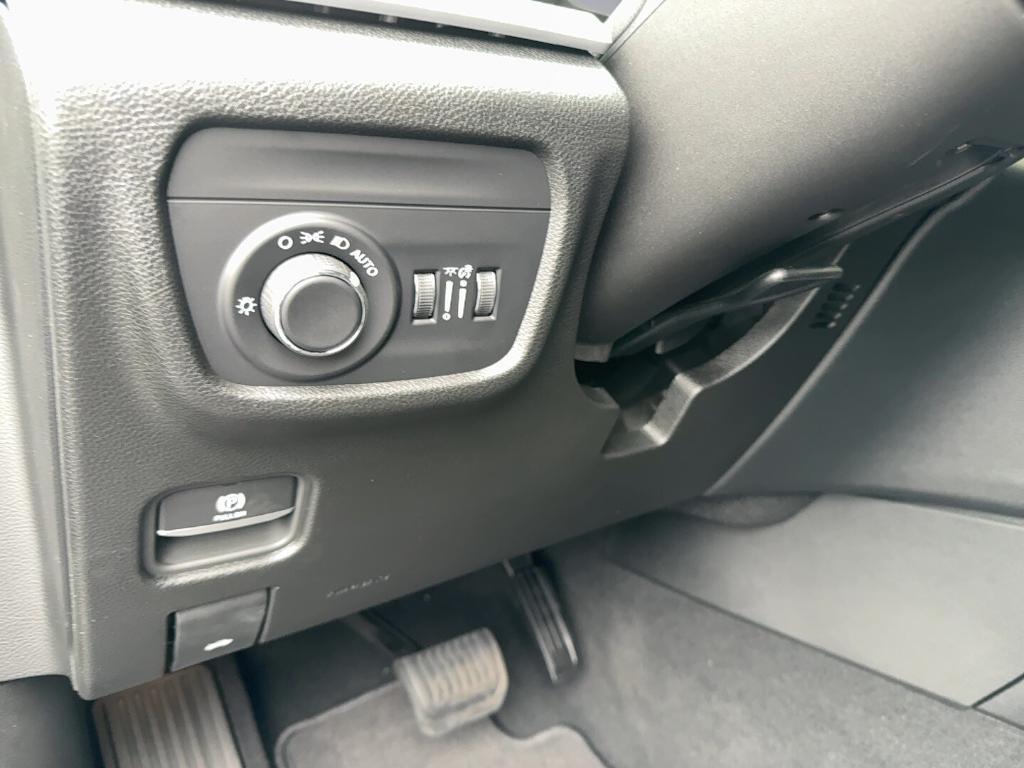 new 2025 Jeep Grand Cherokee car, priced at $37,724