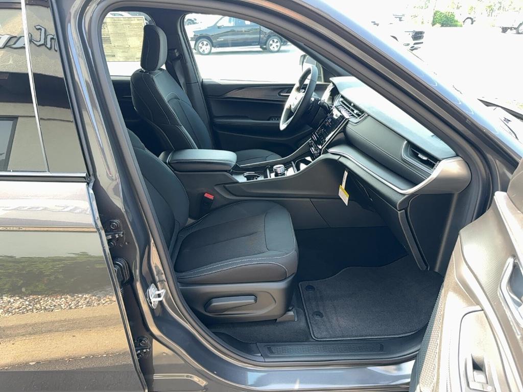 new 2025 Jeep Grand Cherokee car, priced at $41,772