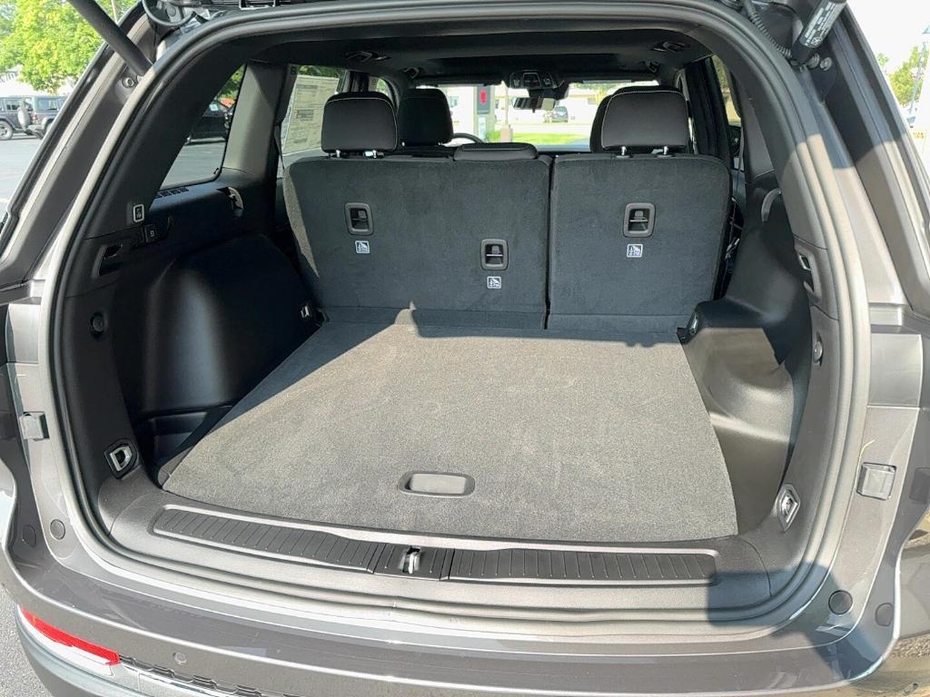 new 2025 Jeep Grand Cherokee car, priced at $41,772