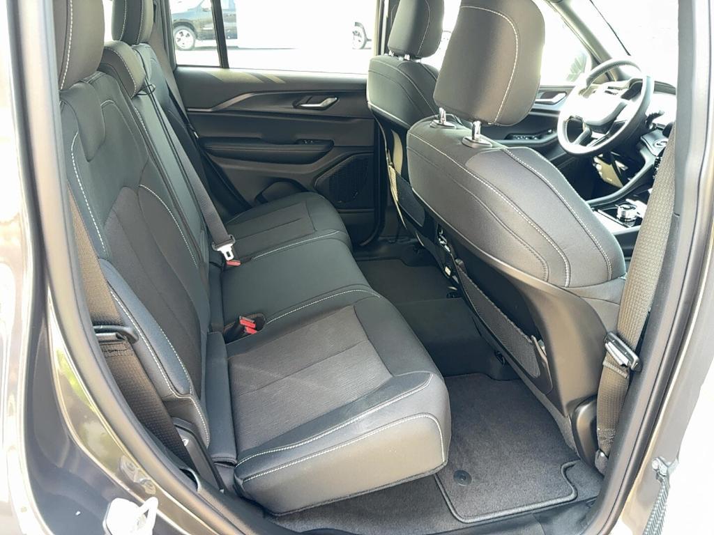 new 2025 Jeep Grand Cherokee car, priced at $41,772
