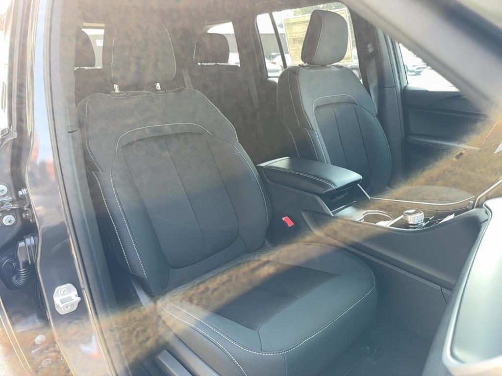 new 2025 Jeep Grand Cherokee car, priced at $41,772