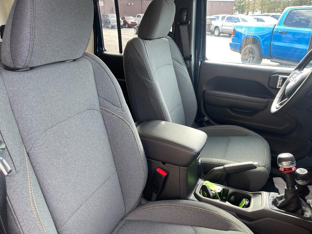 new 2025 Jeep Wrangler car, priced at $45,603