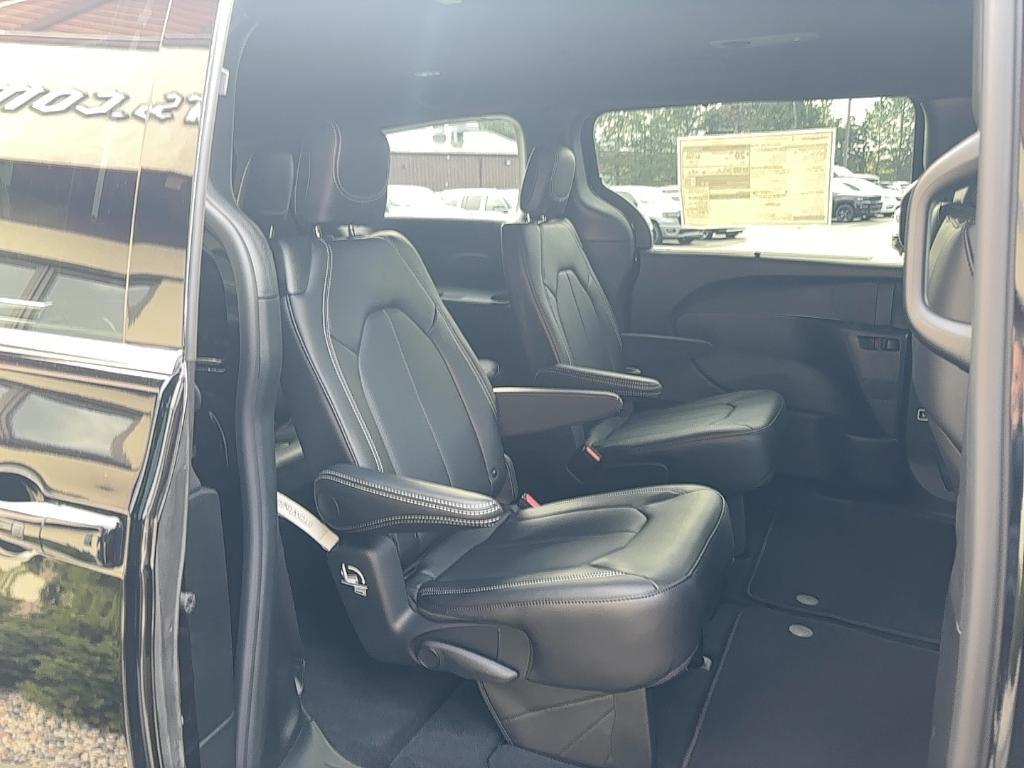 new 2026 Chrysler Pacifica car, priced at $40,227