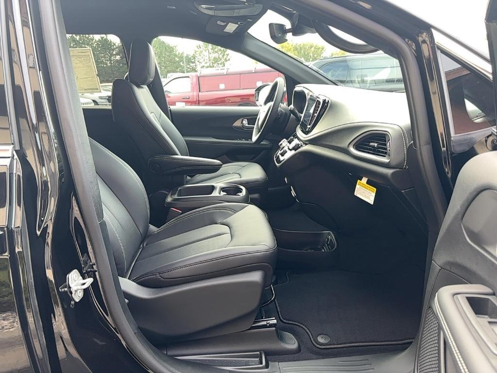 new 2026 Chrysler Pacifica car, priced at $40,227