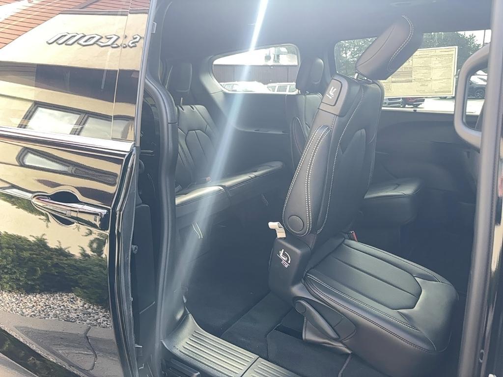 new 2026 Chrysler Pacifica car, priced at $40,227