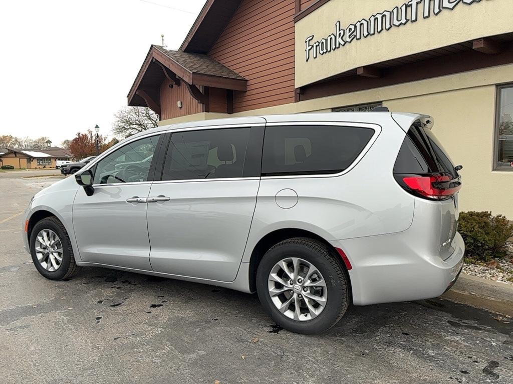 new 2026 Chrysler Pacifica car, priced at $42,211