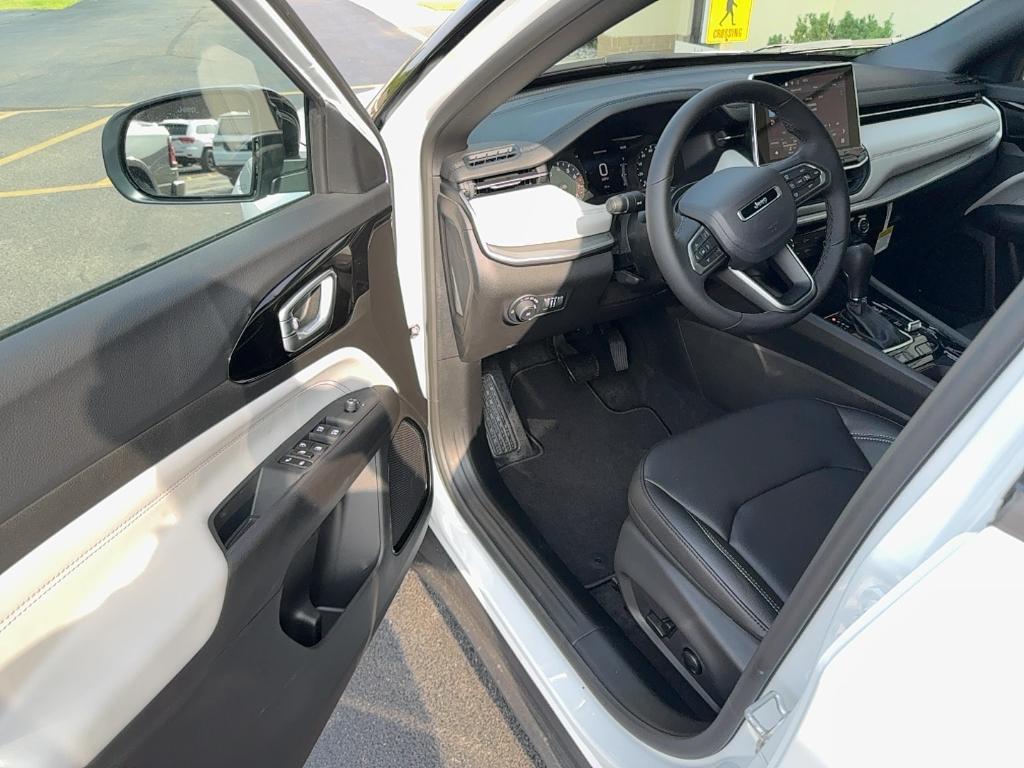 new 2025 Jeep Compass car, priced at $31,398