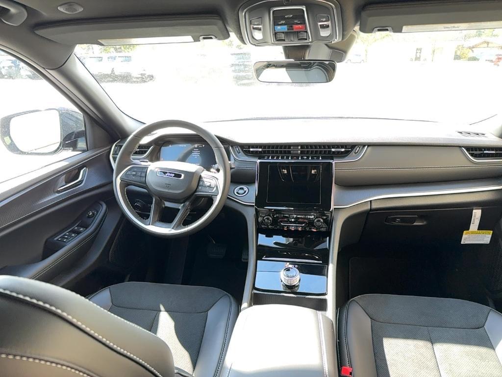 new 2025 Jeep Grand Cherokee car, priced at $37,724
