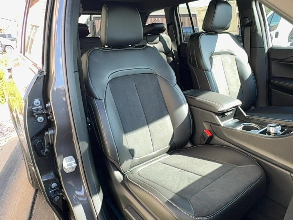 new 2025 Jeep Grand Cherokee car, priced at $37,724