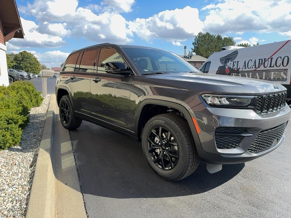 new 2025 Jeep Grand Cherokee car, priced at $37,724
