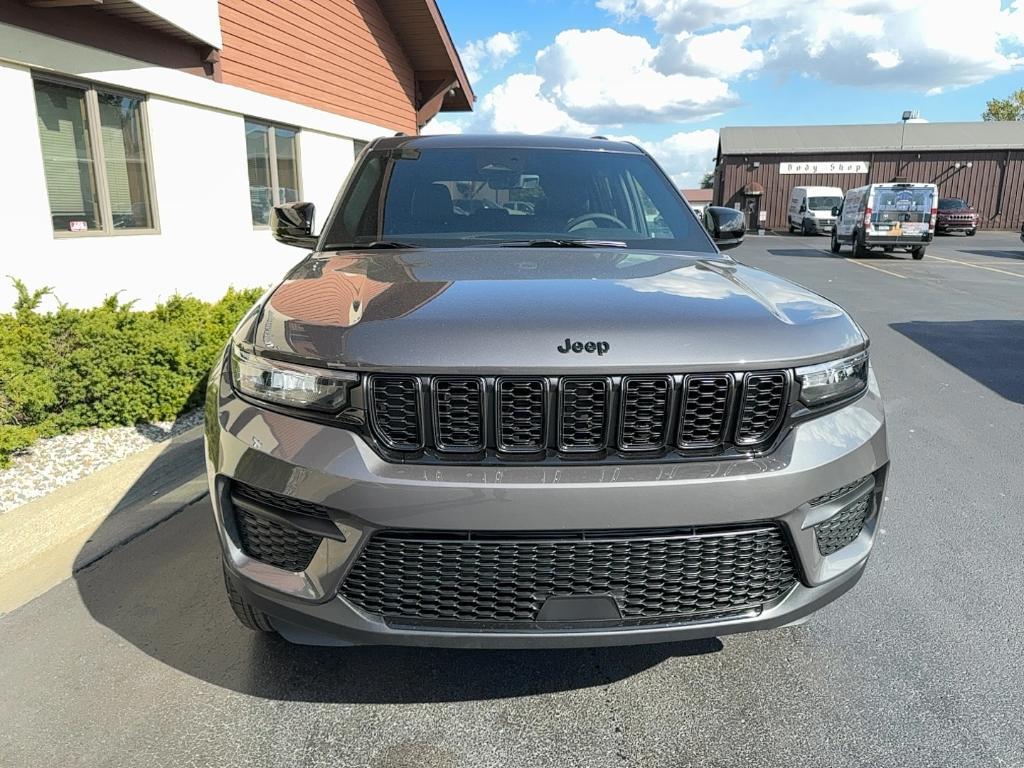 new 2025 Jeep Grand Cherokee car, priced at $37,724