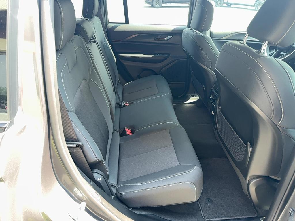 new 2025 Jeep Grand Cherokee car, priced at $40,772