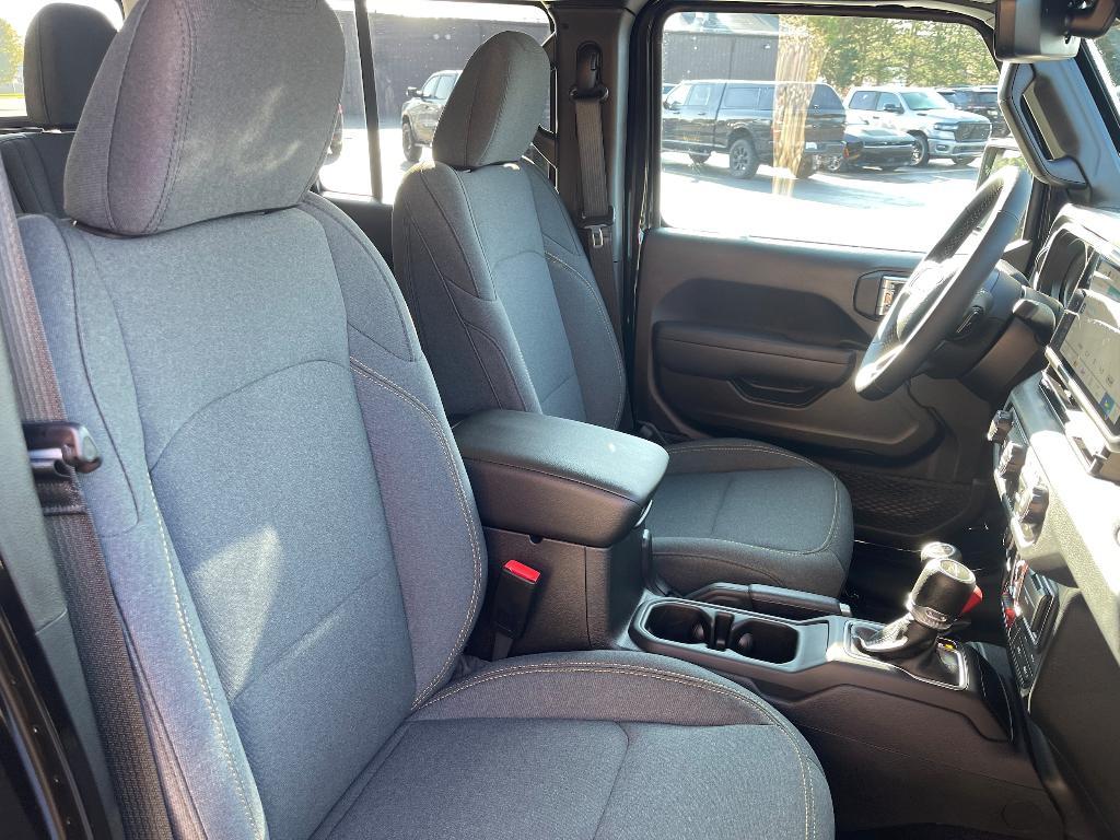 new 2025 Jeep Gladiator car, priced at $45,003