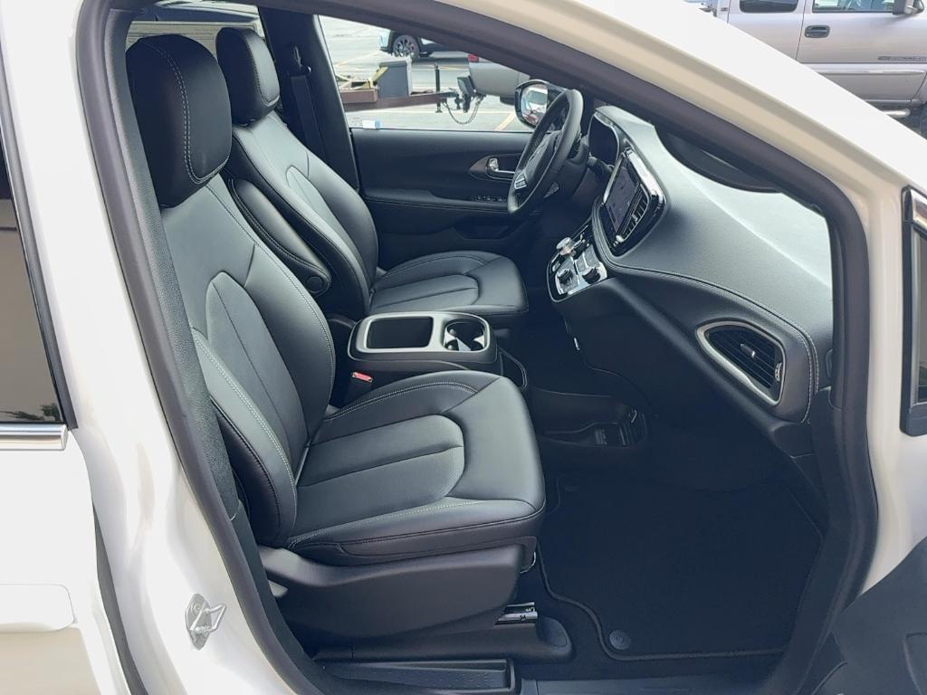 new 2026 Chrysler Pacifica car, priced at $40,977
