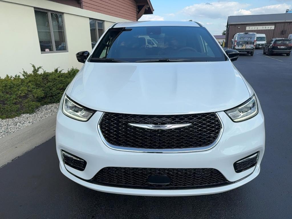 new 2026 Chrysler Pacifica car, priced at $40,977