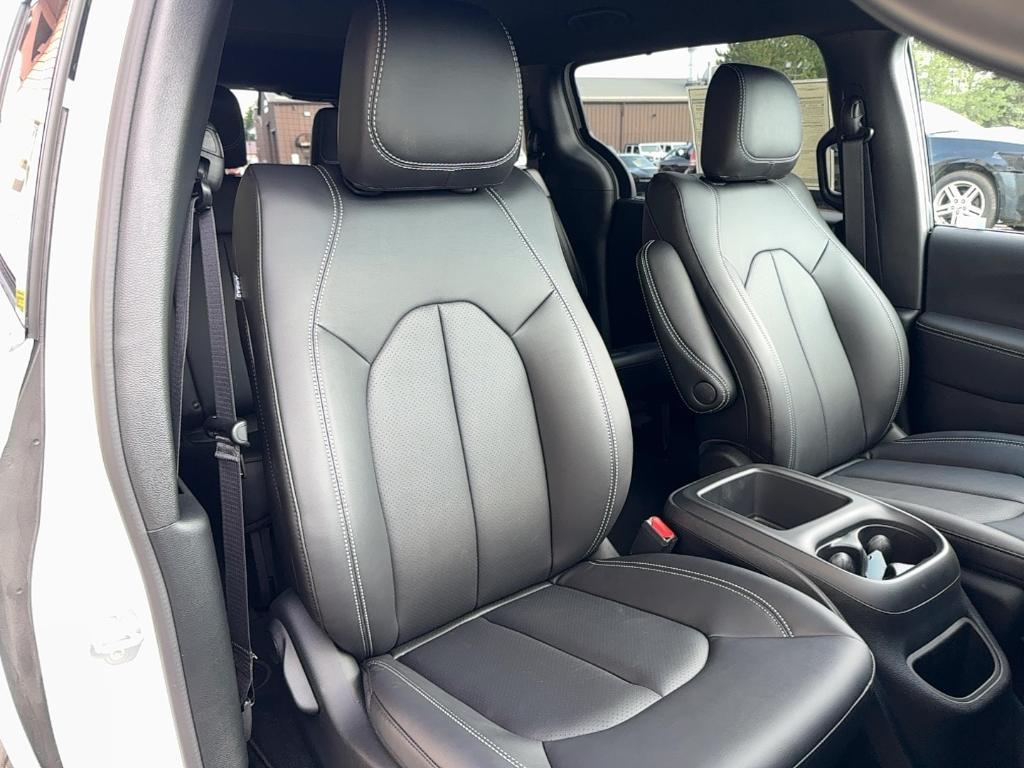 new 2026 Chrysler Pacifica car, priced at $40,977