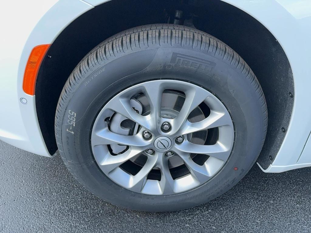 new 2026 Chrysler Pacifica car, priced at $40,977