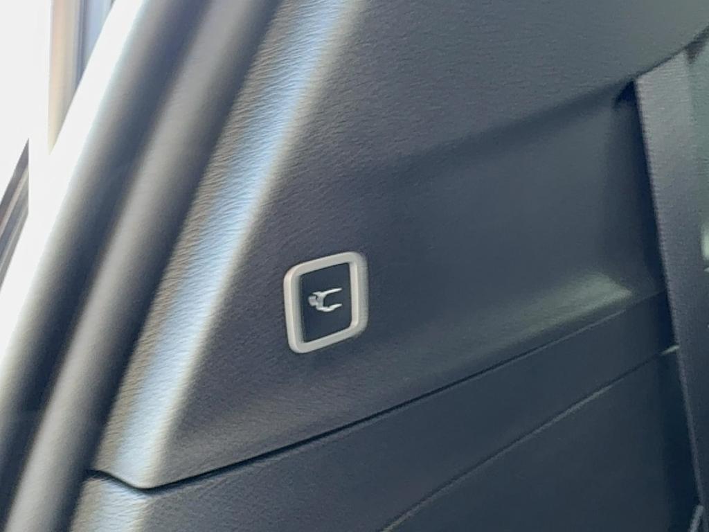 new 2026 Chrysler Pacifica car, priced at $40,977