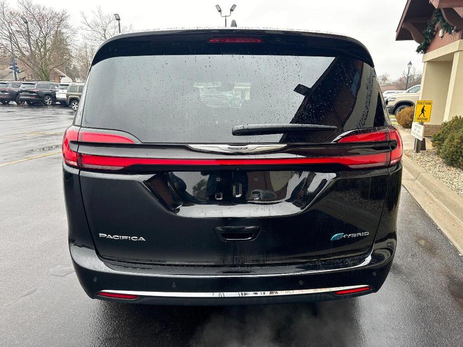 new 2025 Chrysler Pacifica Hybrid car, priced at $43,552