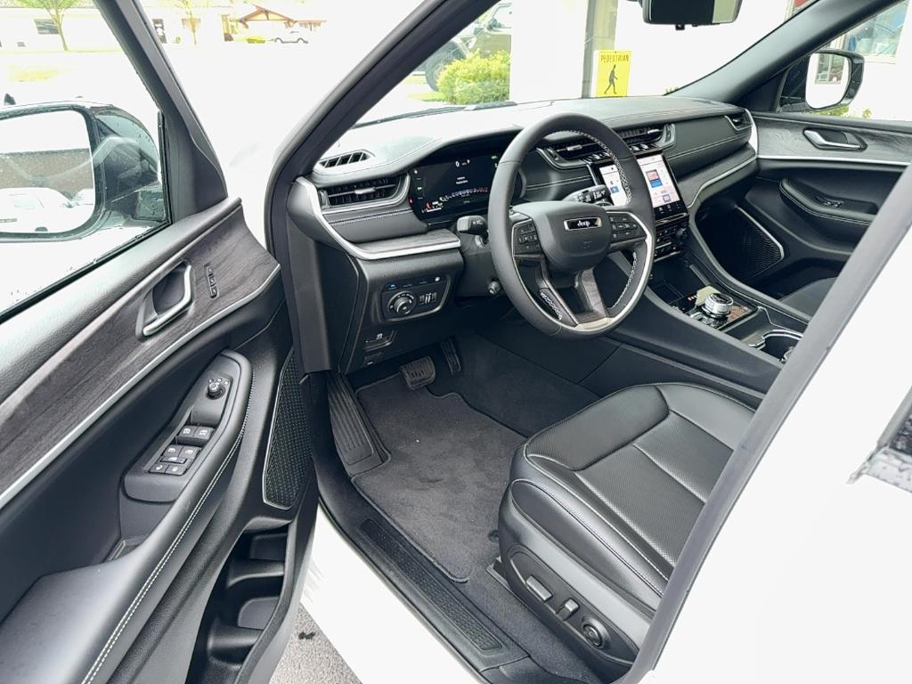 new 2025 Jeep Grand Cherokee 4xe car