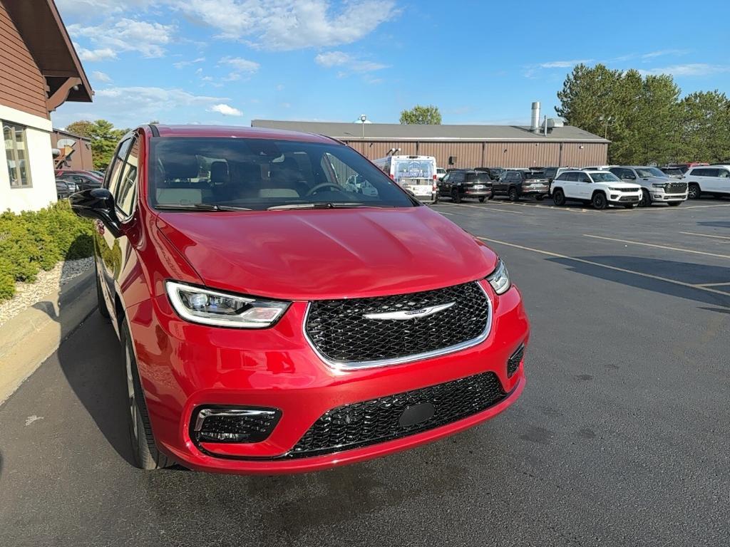 new 2026 Chrysler Pacifica car, priced at $41,400