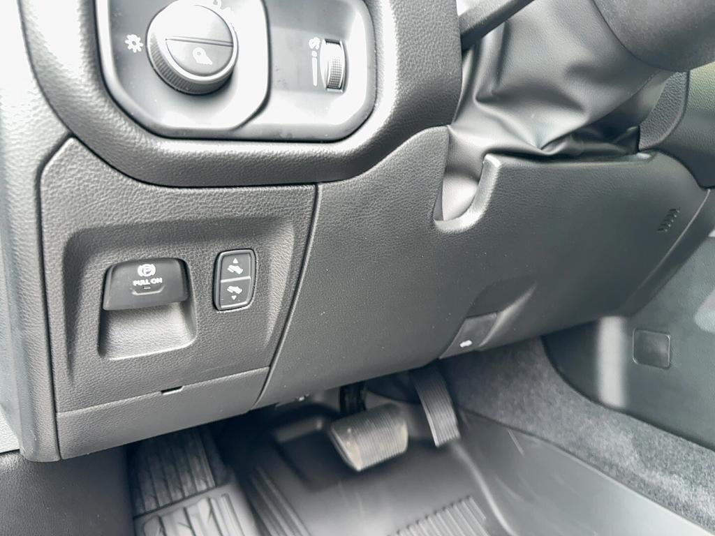 new 2025 Ram 1500 car, priced at $49,577