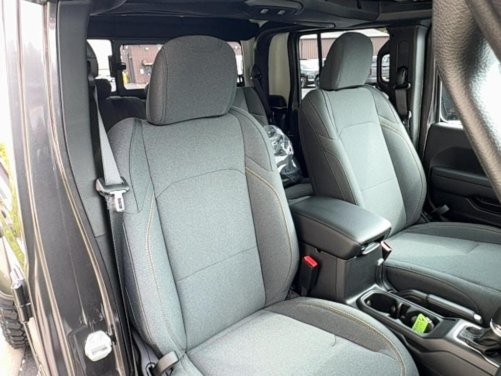 new 2025 Jeep Gladiator car, priced at $47,003