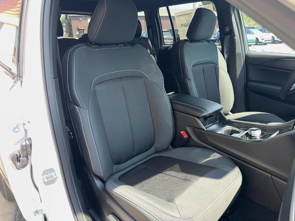 new 2025 Jeep Grand Cherokee car, priced at $42,172