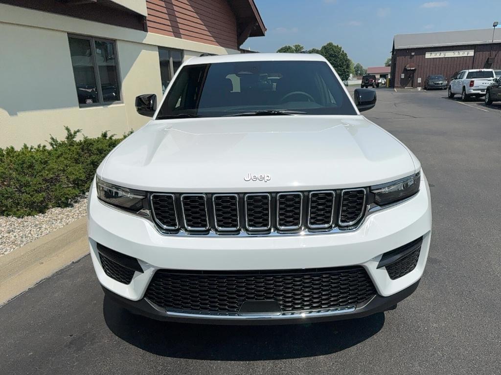 new 2025 Jeep Grand Cherokee car, priced at $42,172