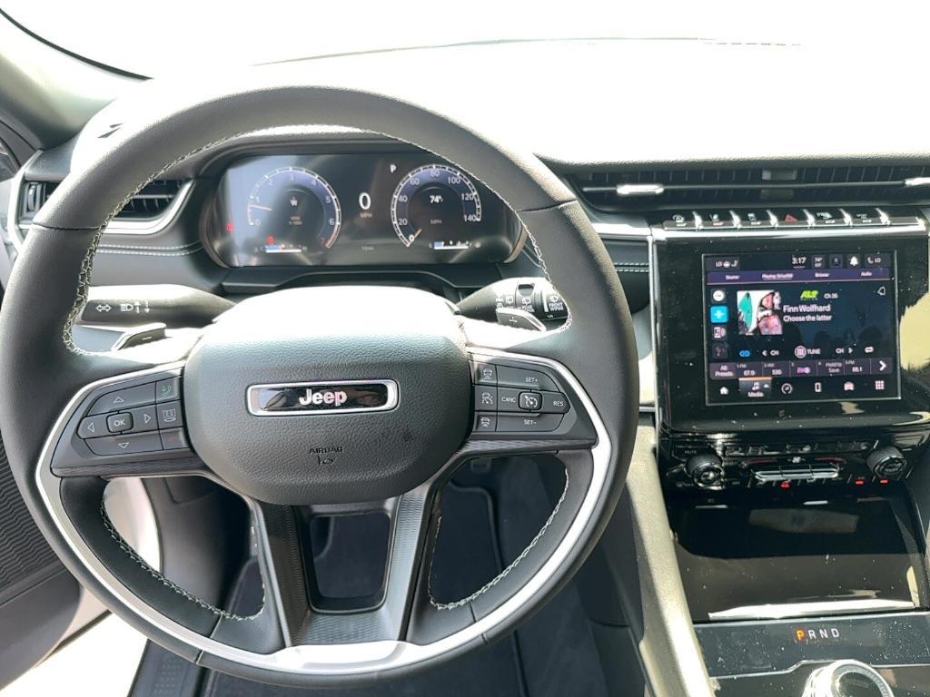 new 2025 Jeep Grand Cherokee car, priced at $42,172