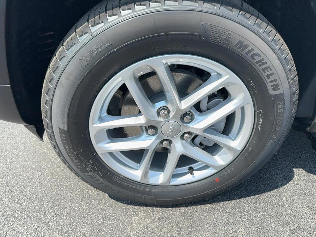 new 2025 Jeep Grand Cherokee car, priced at $42,172