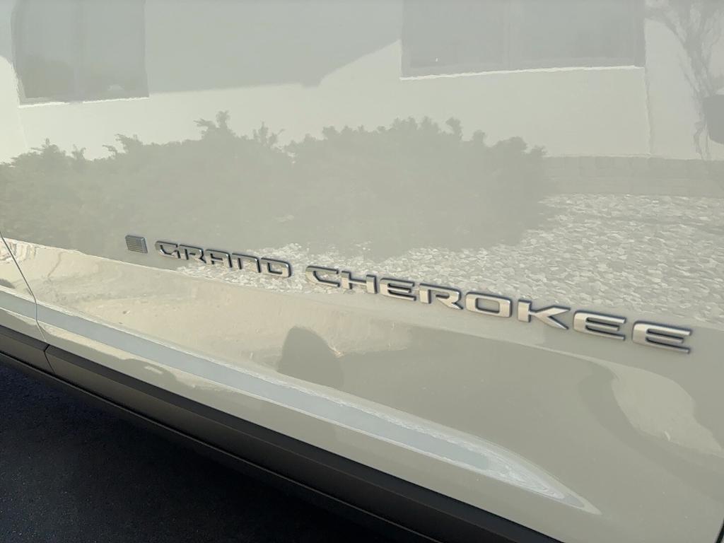 new 2025 Jeep Grand Cherokee car, priced at $42,172
