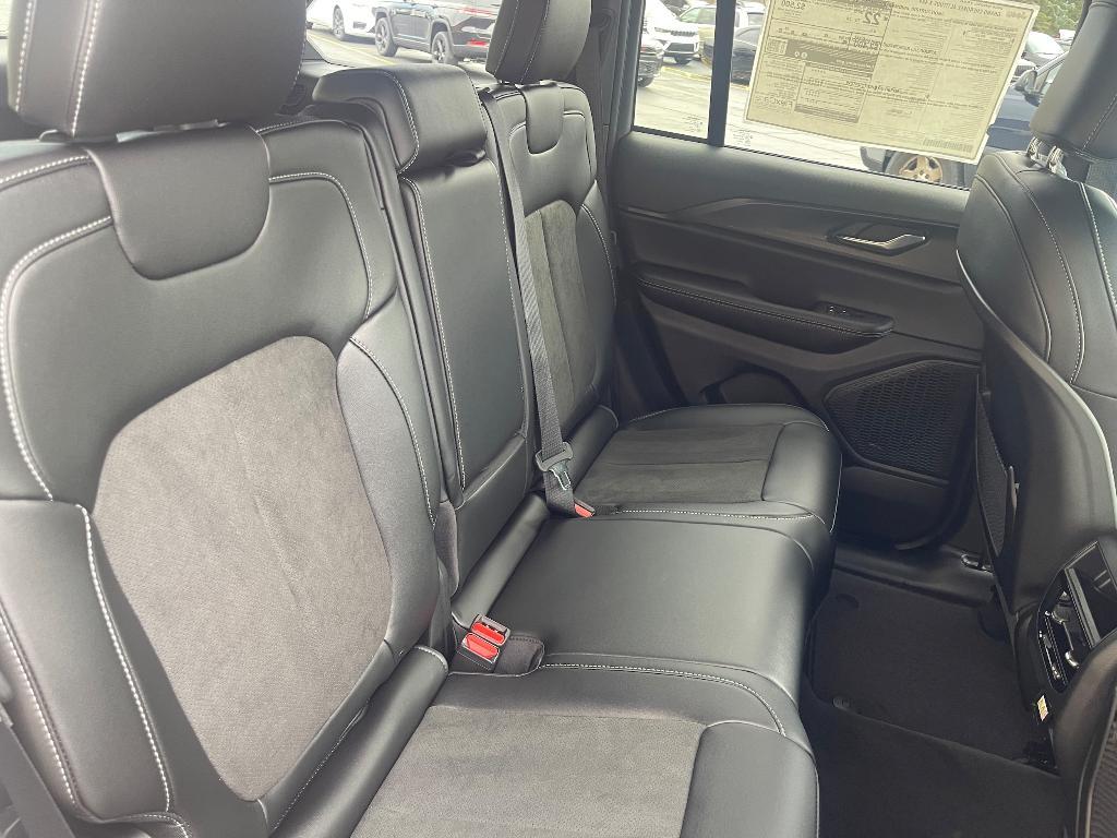 new 2025 Jeep Grand Cherokee car, priced at $39,380