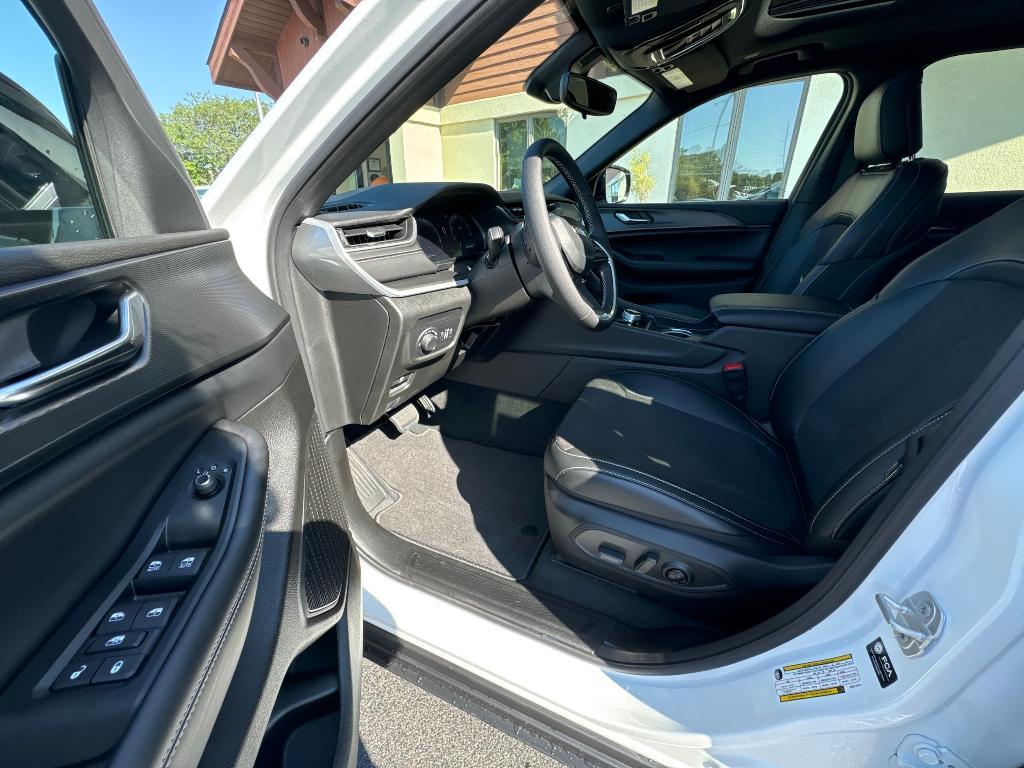 new 2024 Jeep Grand Cherokee L car, priced at $41,950