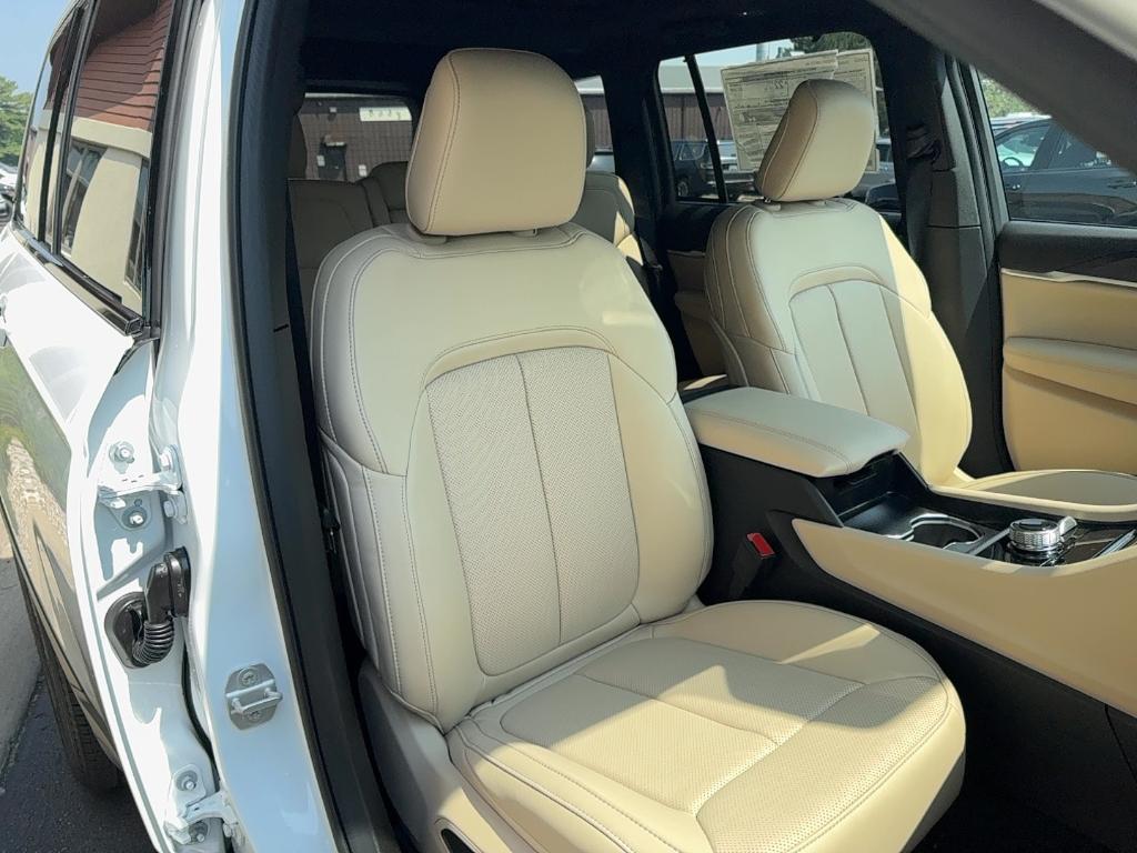 new 2025 Jeep Grand Cherokee car, priced at $52,196