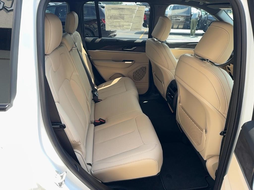 new 2025 Jeep Grand Cherokee car, priced at $52,196
