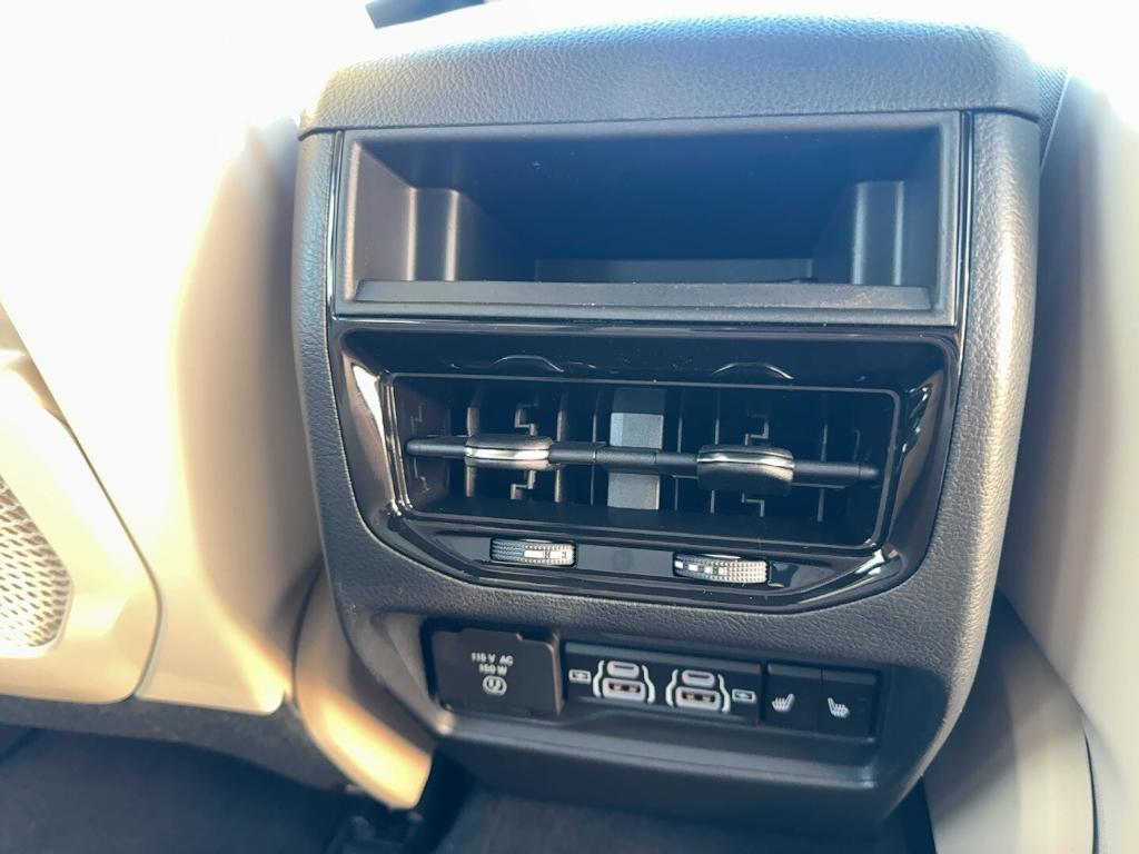 new 2025 Jeep Grand Cherokee car, priced at $52,196