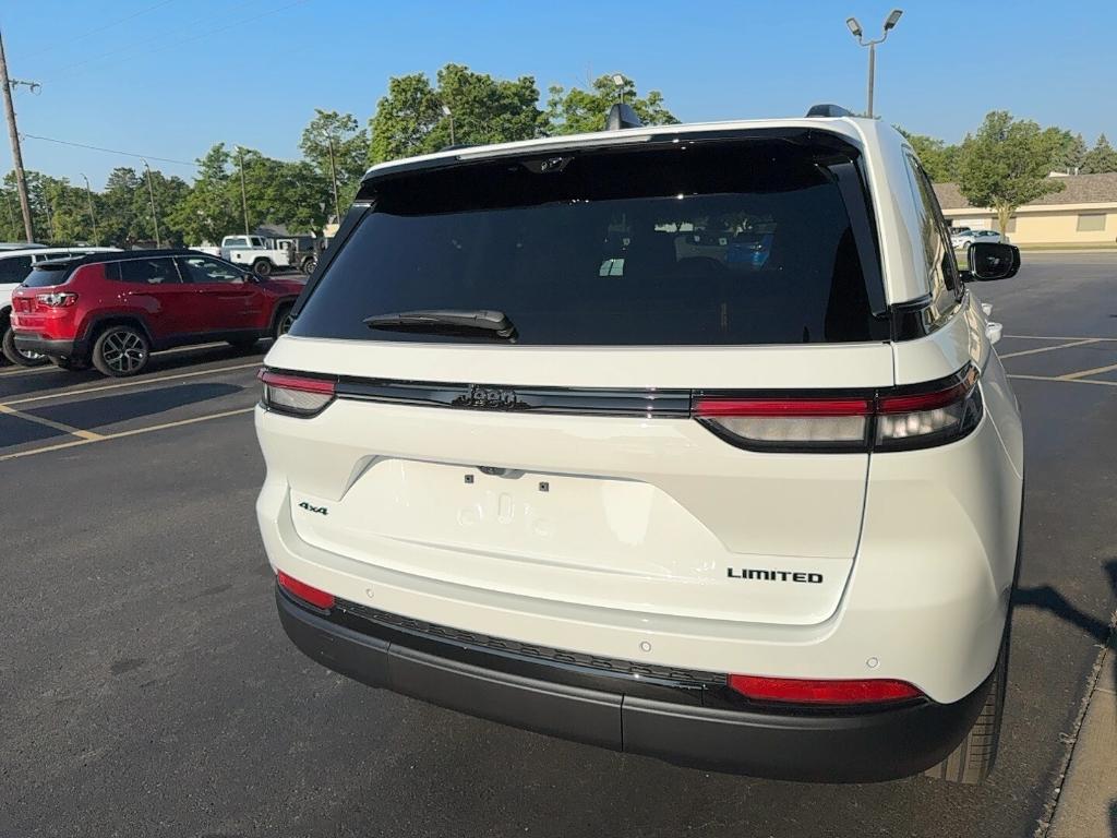 new 2025 Jeep Grand Cherokee car, priced at $52,196